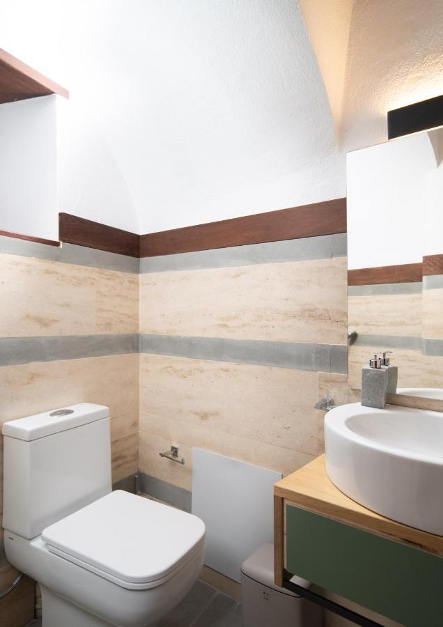 Kalnterimi Guesthouses โมเน็มวาซี ภายนอก รูปภาพ