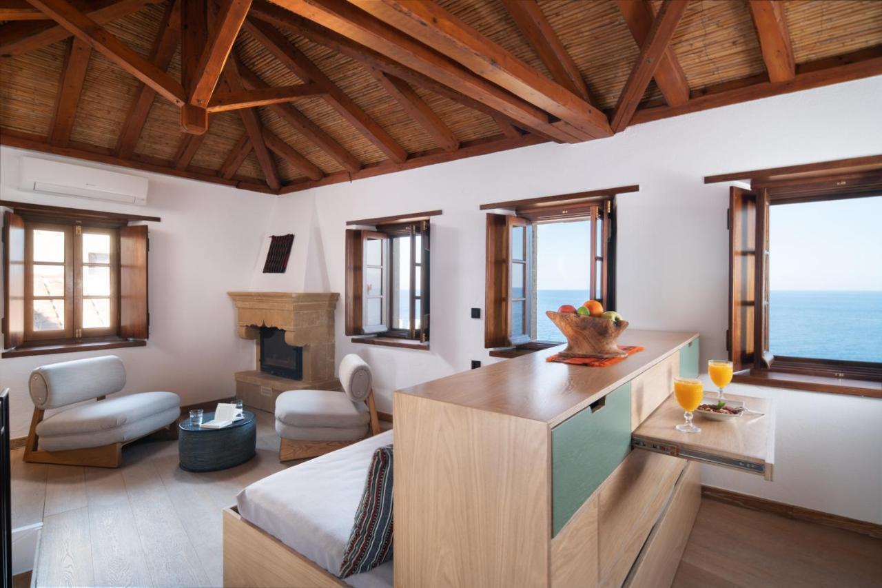 Kalnterimi Guesthouses โมเน็มวาซี ภายนอก รูปภาพ