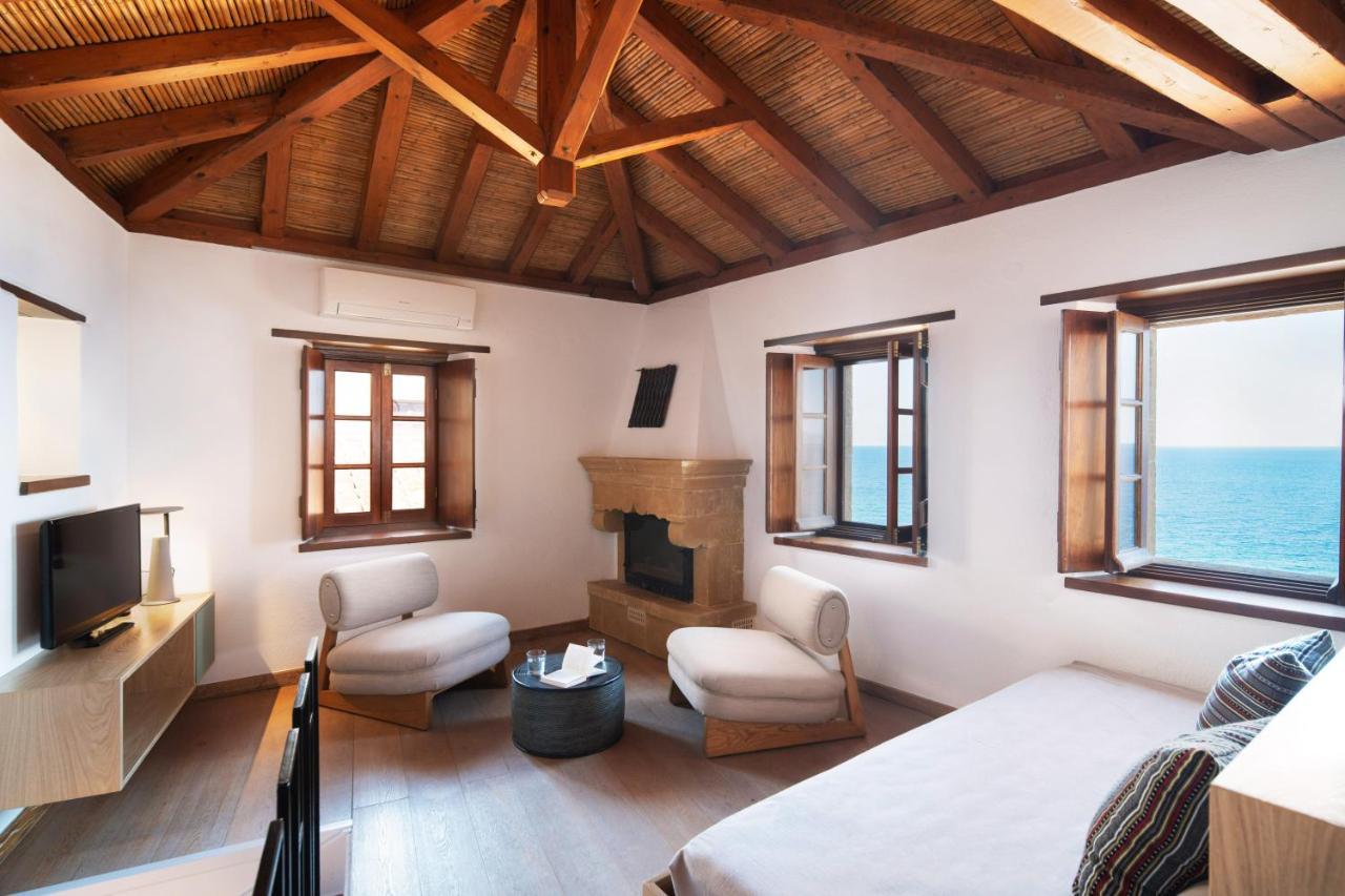 Kalnterimi Guesthouses โมเน็มวาซี ภายนอก รูปภาพ
