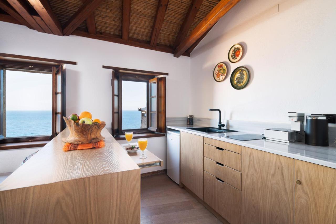 Kalnterimi Guesthouses โมเน็มวาซี ภายนอก รูปภาพ