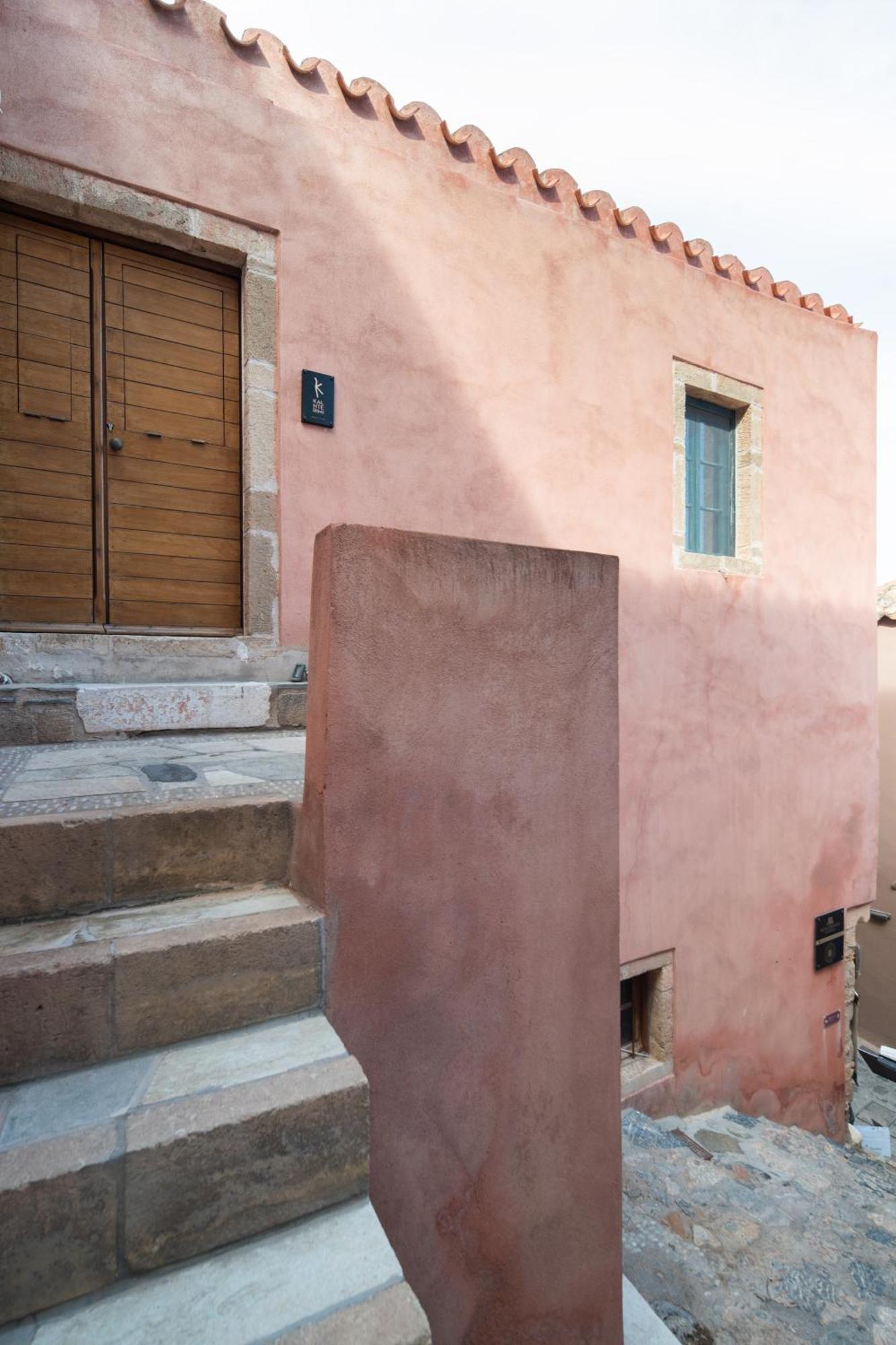 Kalnterimi Guesthouses โมเน็มวาซี ภายนอก รูปภาพ